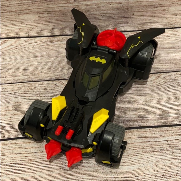 Imaginext DC Super Friends Batmobile & Batman - Picture 5 of 6